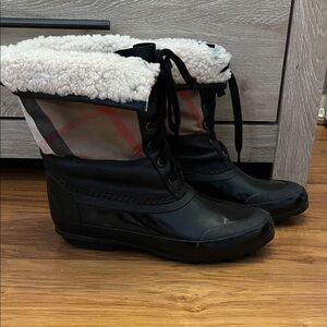 Burberry Snow Boats!